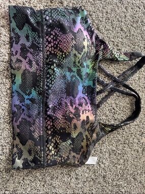 Iridescent Snake-Print Sports Bra - Black Multicolor